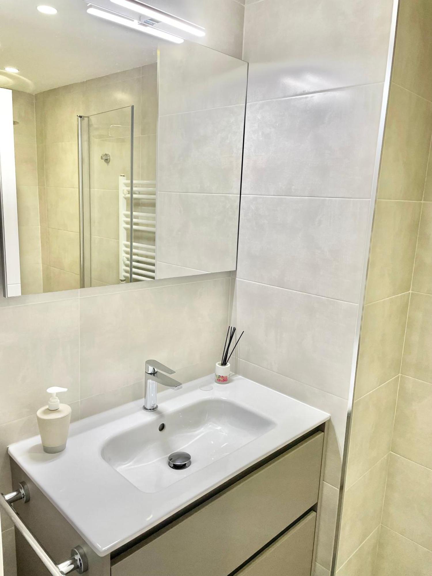 Apartamento San Lorenzo Playa. Vistas Al Mar. Gijon Exterior photo